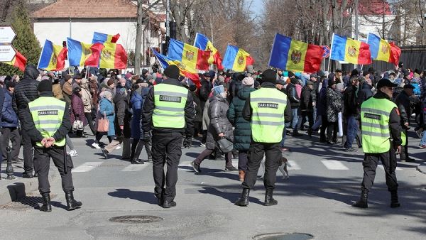 Митинг в Молдавии завершился ультиматумом от протестующих<br />
