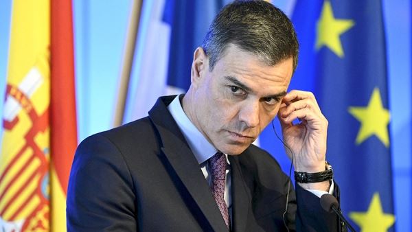 Парламент Испании отклонил предложение о вынесении вотума недоверия премьеру<br />
