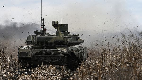 В российские войска начали поставлять комплекты допзащиты для танков<br />
